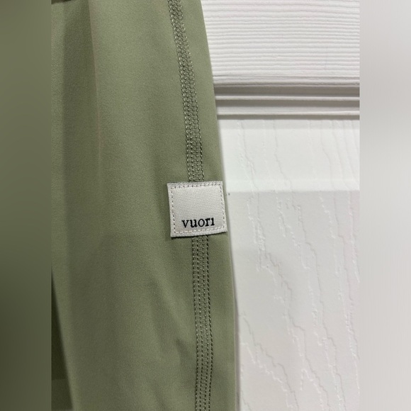 Vuori Women's Large Daily Legging Green Sprout NWT High Rise 7/8 Insteam No-Slip - Picture 6 of 8